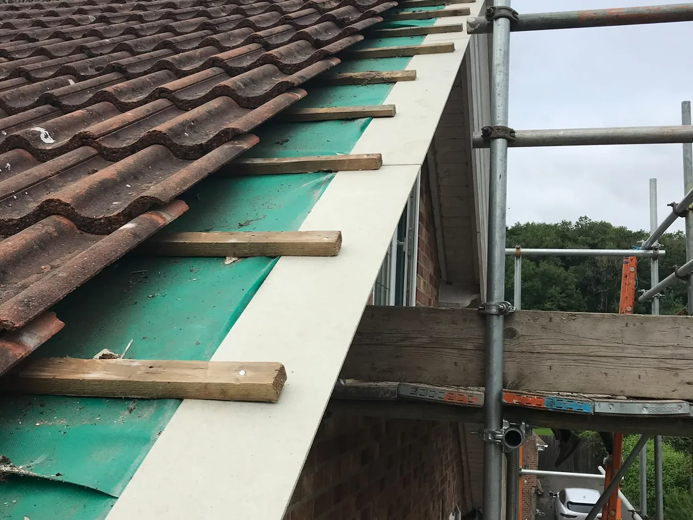 Gable verge membrane and battens